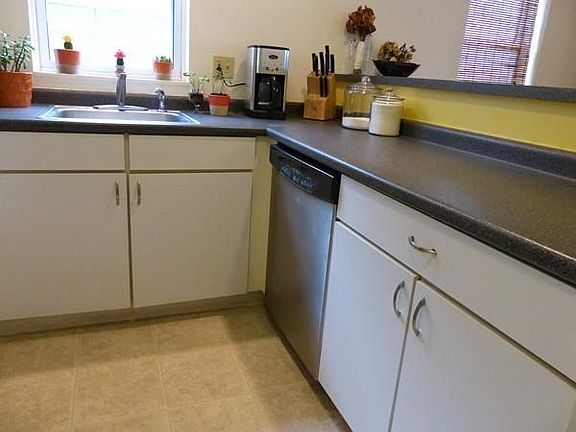 4th image of 19 Elm St Unit D