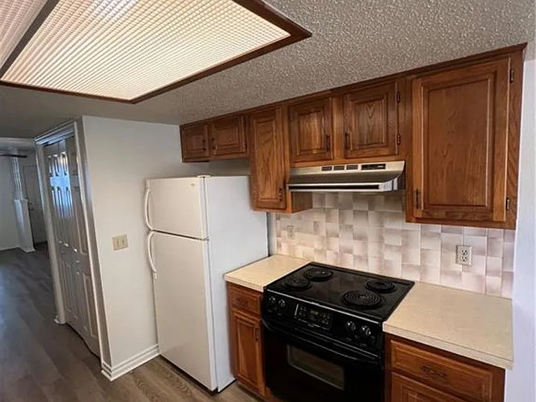 320 S 11th Pl — Photo 4