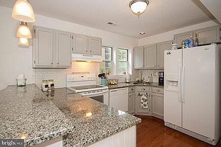 4th image of 724 Orley Pl