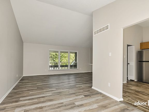 4th image of 5226 Trailview Dr