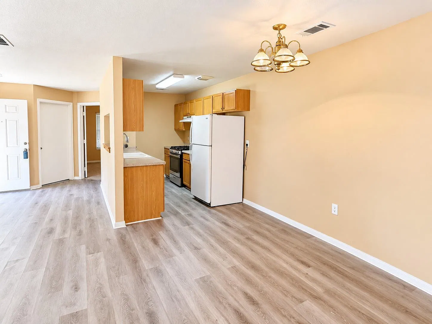3 bed, 1.5 bath, 1124 sqft, $1,400 — Photo 4