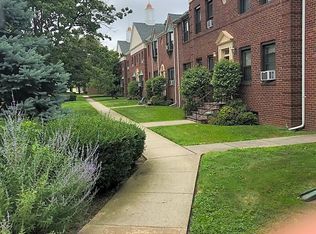 660 Tulip Ave, Floral Park, NY 11001