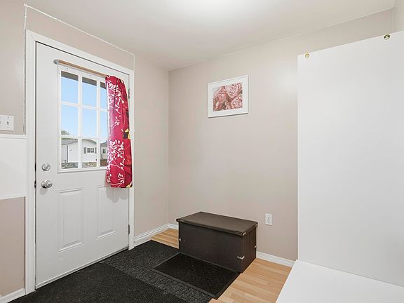 4th image of 120 Springfield Cres