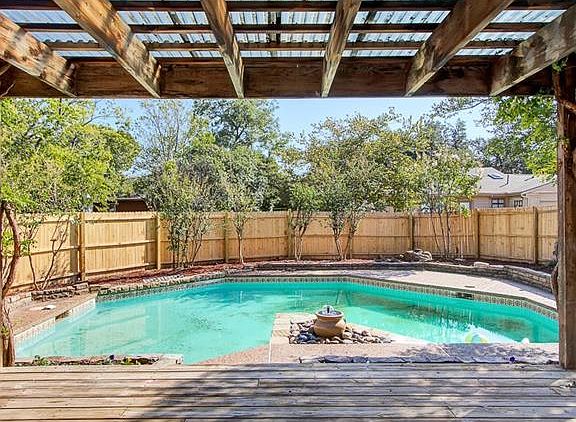 2nd image of 11915 Woodbridge Dr