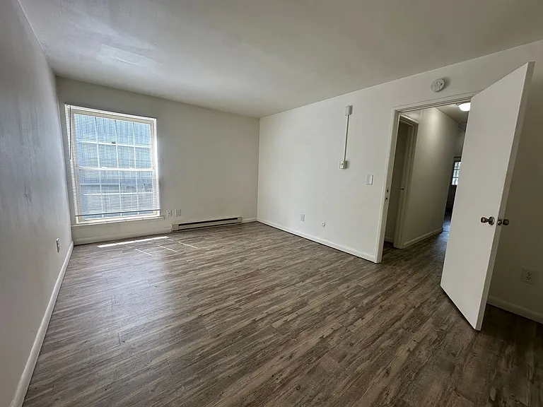 University Park Apartments near Cornell University — Photo 270