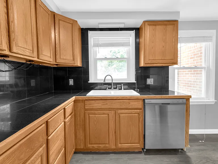 142 Stevenson Blvd — Photo 10