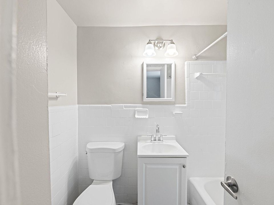 2nd image of 600 Main St #11