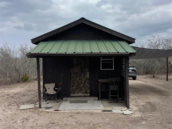 250 Live Oak Spur, George West, TX 78022