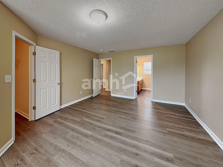 635 Cloverfield Ln — Photo 12