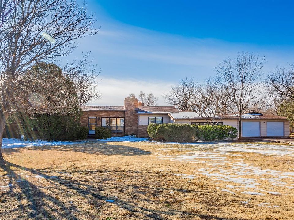1st image of 211 Country Club Dr
