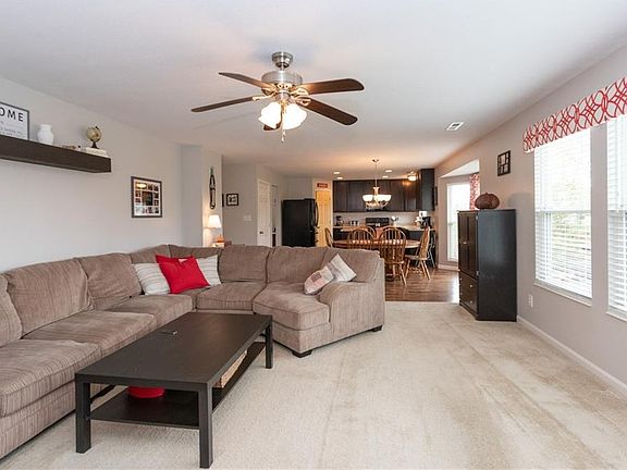 3rd image of 2424 Sandi Dr