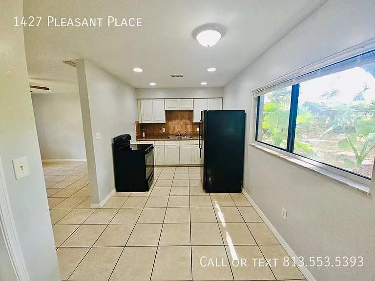 1427 Pleasant Pl — Photo 9