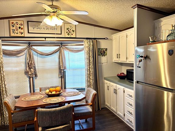 4th image of 142 Sunshine Ln