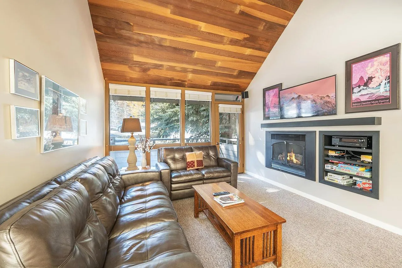4 bed, 1700 sqft, $4,385 — Photo 1