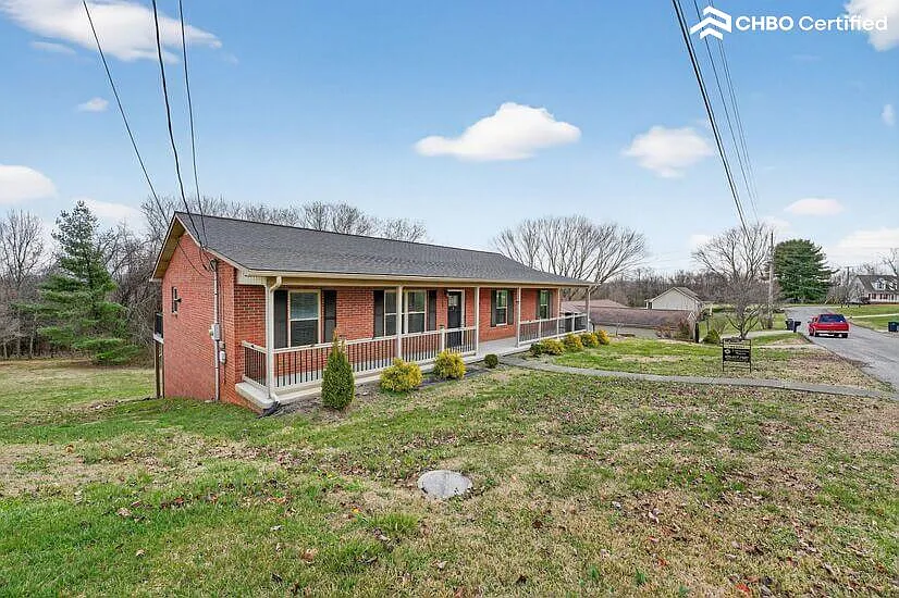 Full Brick Basement Ranch Style Home — Photo 4