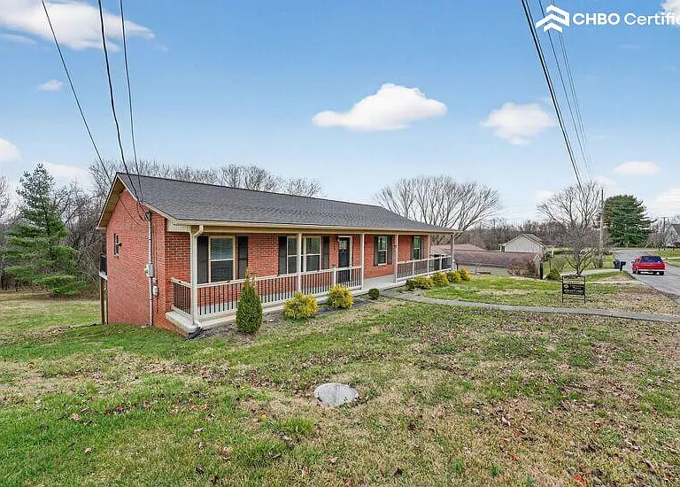 490 Beechwood Cir — Photo 4