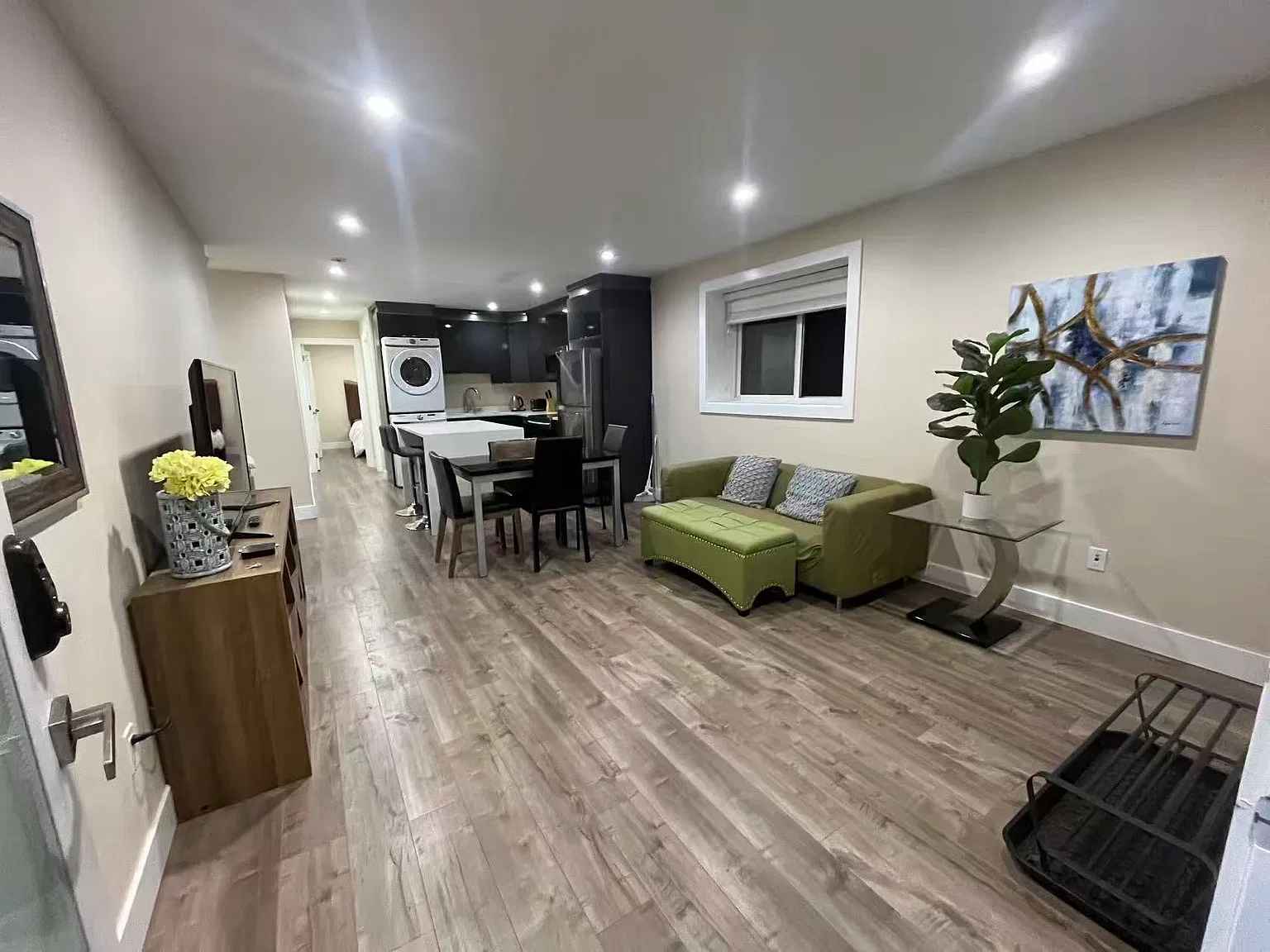 3 bed, 1271 sqft, $2,950 — Photo 1