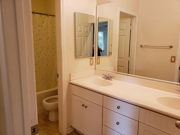 5th image of 4415 Cove St