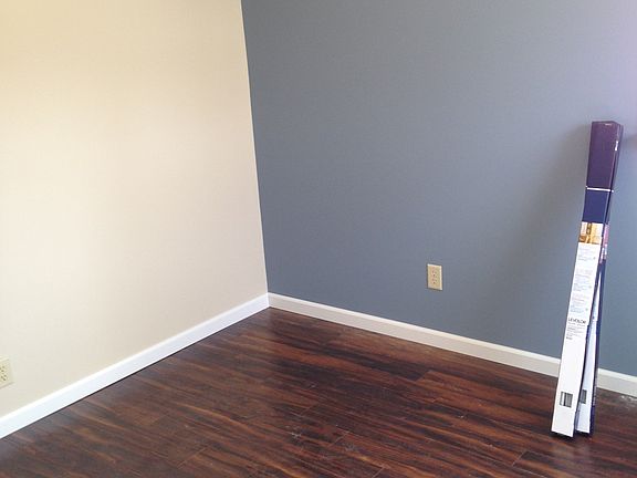 New paint and floor in bed