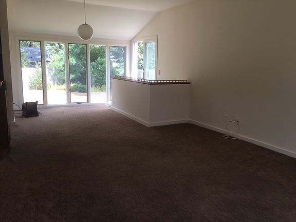 3rd image of 87 Jefferson St