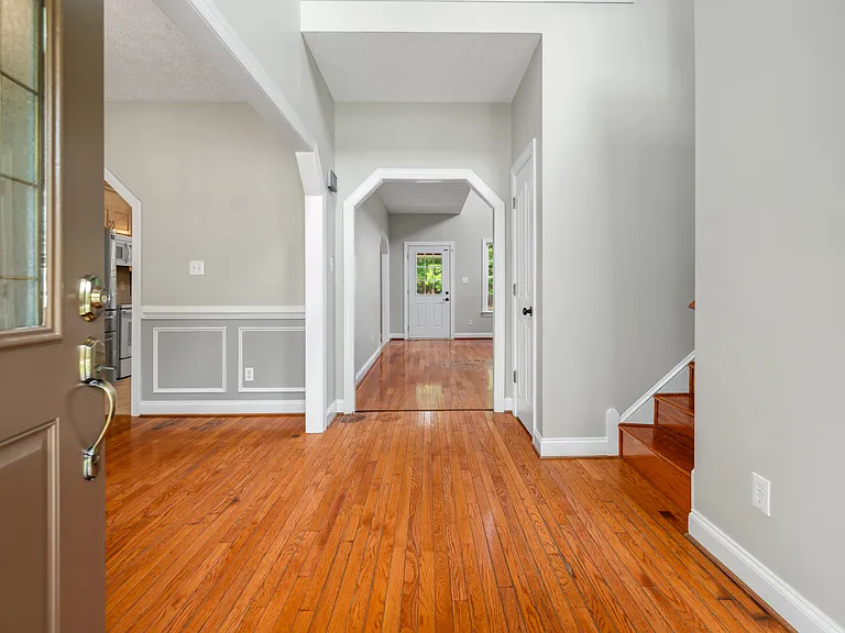 619 Greyshire Dr — Photo 6