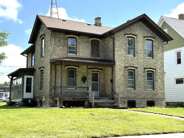 209 College AVENUE, Watertown, WI 53094