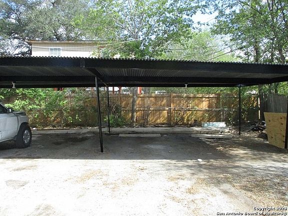 3rd image of 104 Prestwick Blvd APT D