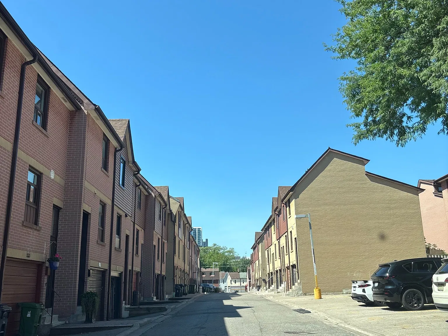 3 bed, $3,000 — Photo 2
