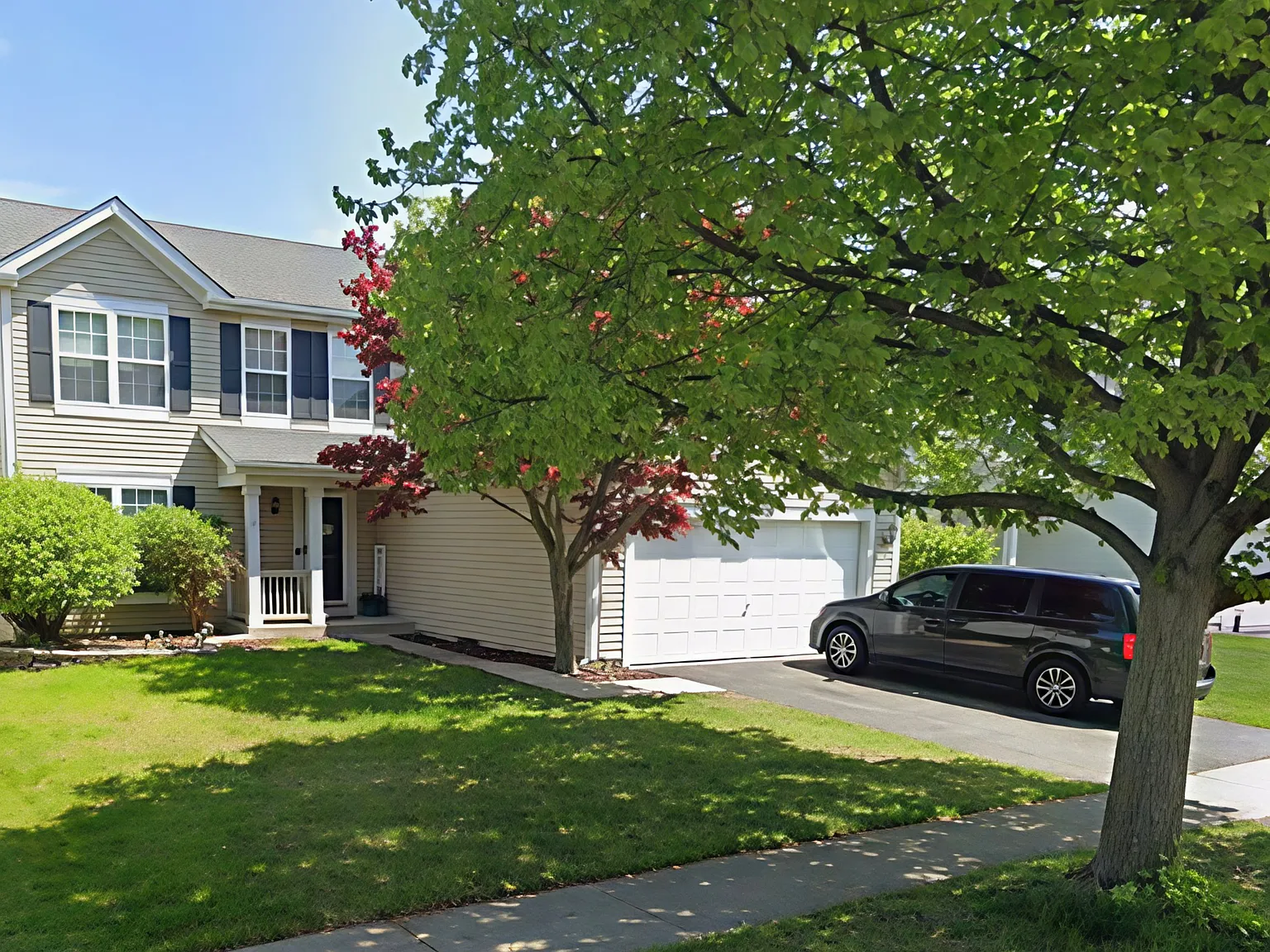 4 bed, 2.5 bath, 1976 sqft, $2,800 — Photo 2