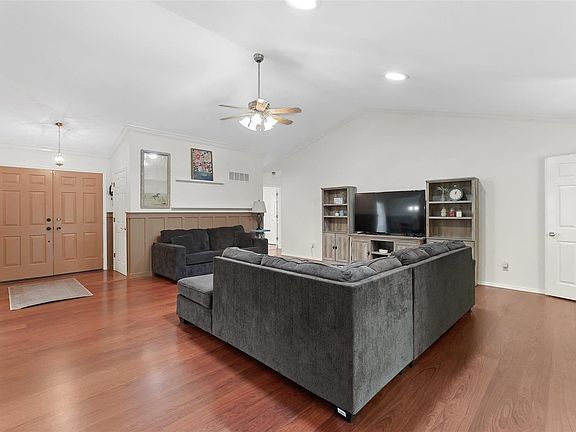 4th image of 111 Chardonnay Ct