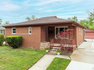 14201 Greenbriar St, Oak Park, MI 48237