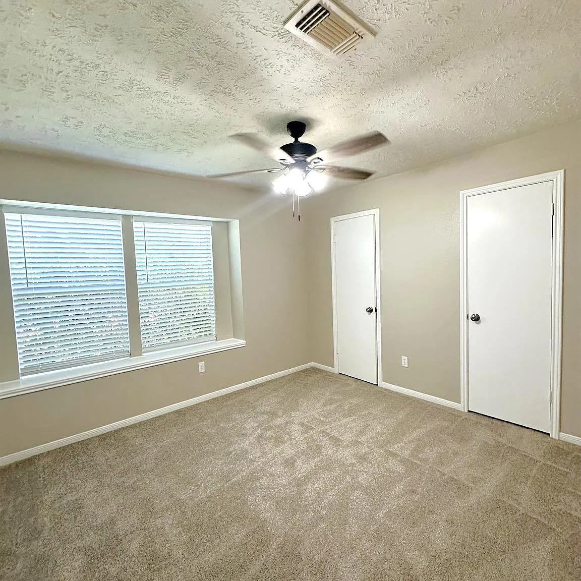 4 bed, 2.0 bath, 1850 sqft, $2,100 — Photo 4