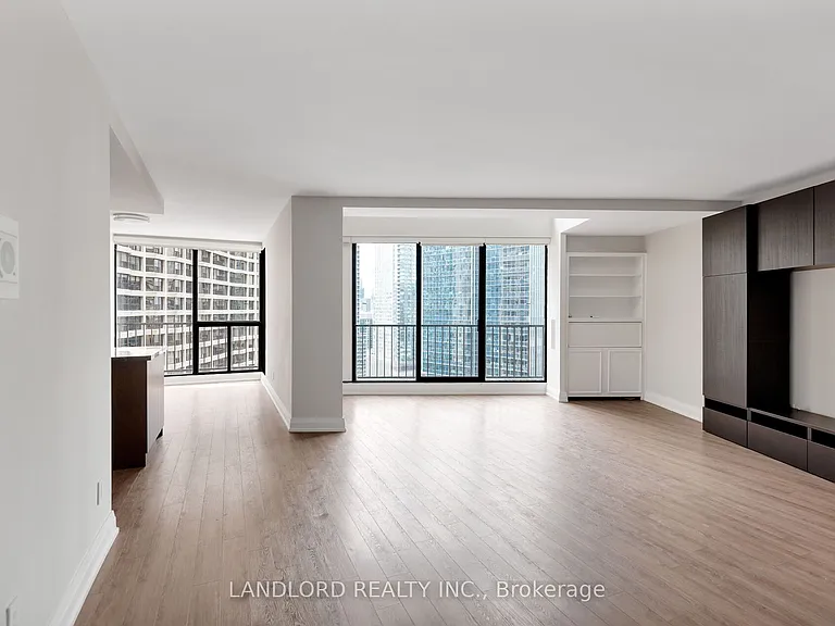 33 Harbour Sq #2208 — Photo 8