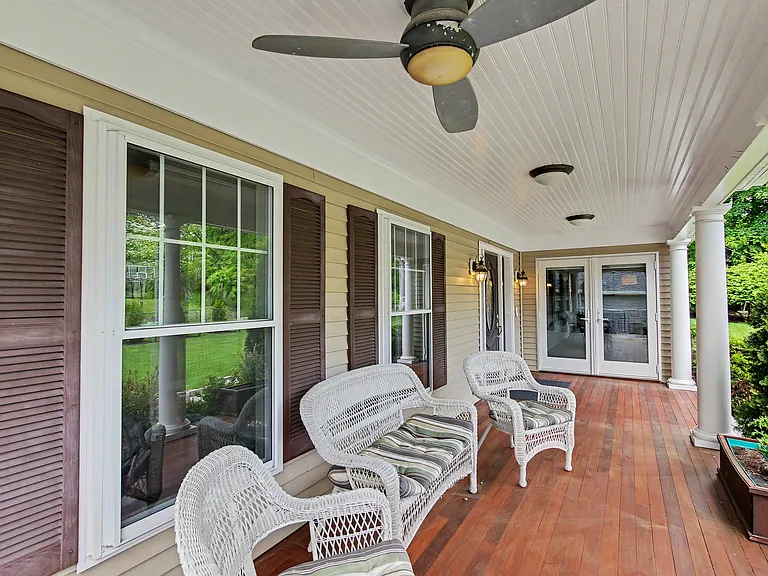 11 Maple Dr — Photo 3
