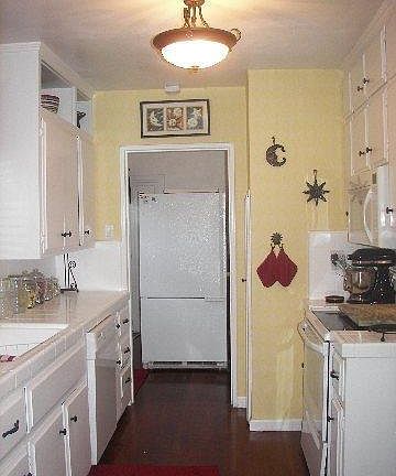 4th image of 725 Olive St