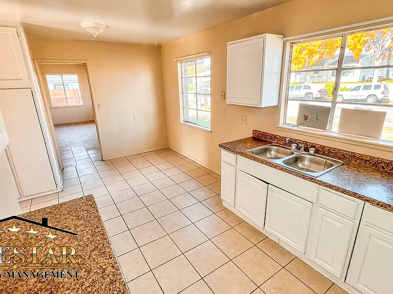 2105 Del Amo Way — Photo 5
