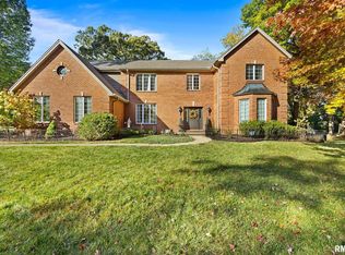 622 W Ravinwoods Rd, Peoria, IL 61615