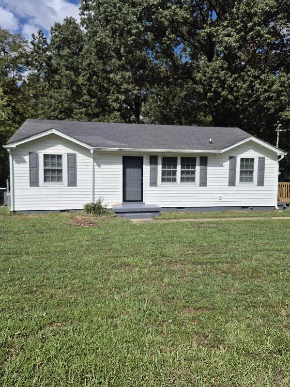 3 bed, 1.5 bath, 1050 sqft, $1,495 — Photo 1