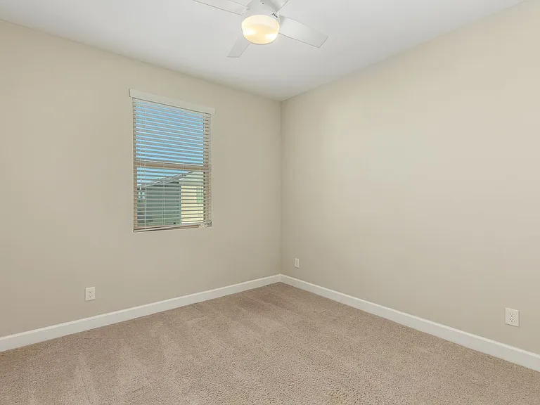 2026 W Desert Hollow Dr — Photo 14