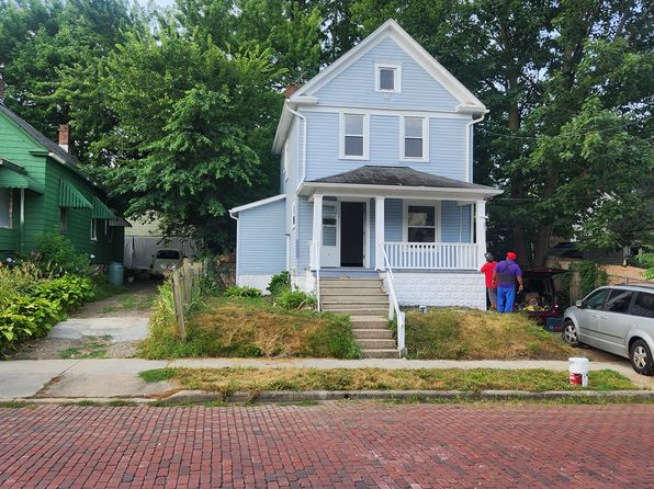 1036 Ackley St