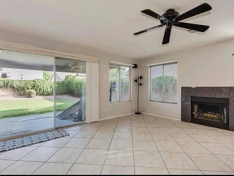 1312 W Libby St — Photo 10