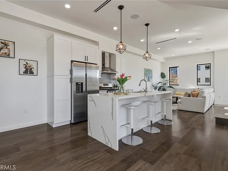 1301 Tamarind Ave — Photo 8