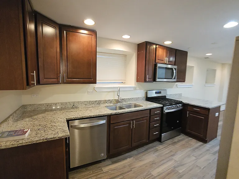 6317 N Washtenaw Ave #G1 — Photo 13