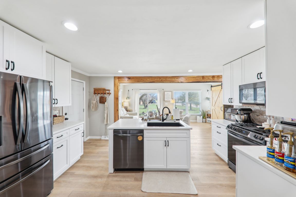 4301 Alad Dr-019.jpg