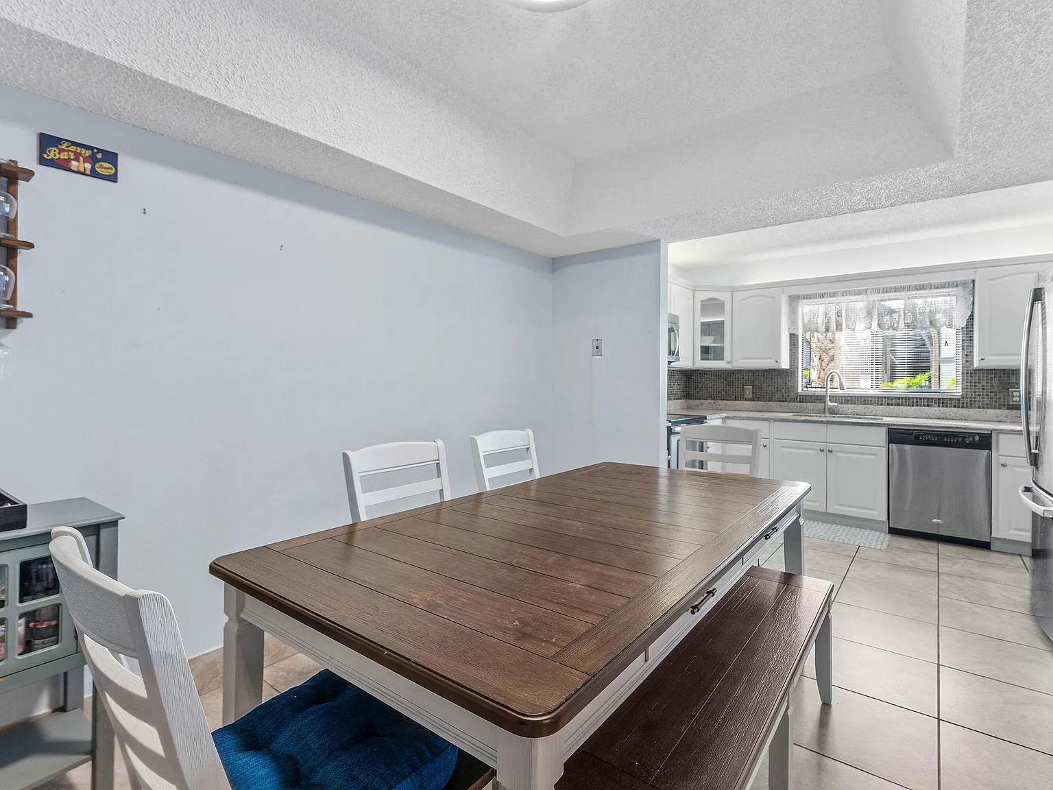 3 bed, 2.0 bath, 1468 sqft, $4,350 — Photo 4