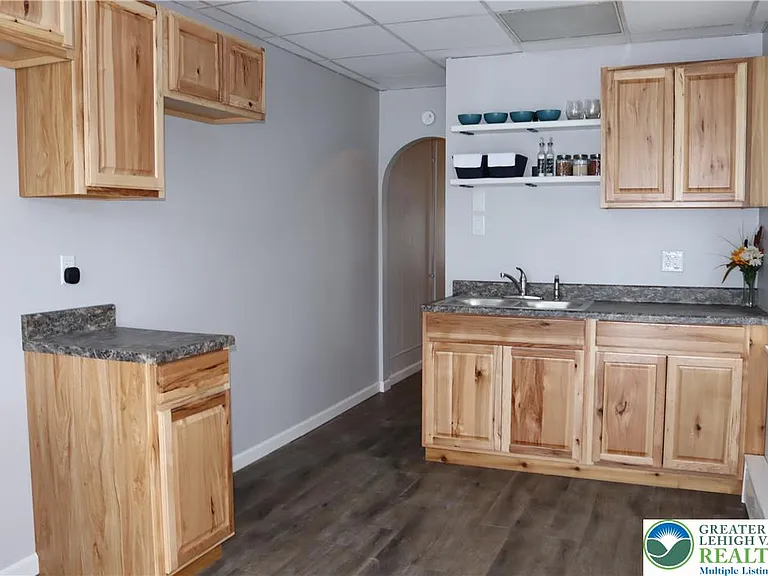 319 N Columbia St — Photo 2