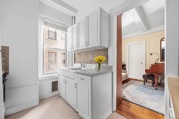 Sold by Compass | media 10