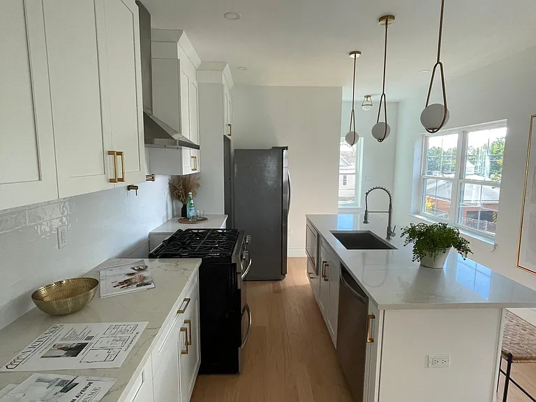 237 Boyden Ave — Photo 8