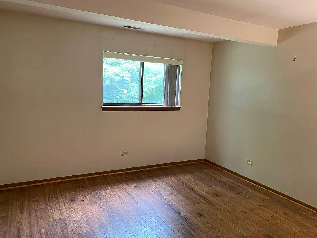 2 bed, 1000 sqft, $1,800 — Photo 3