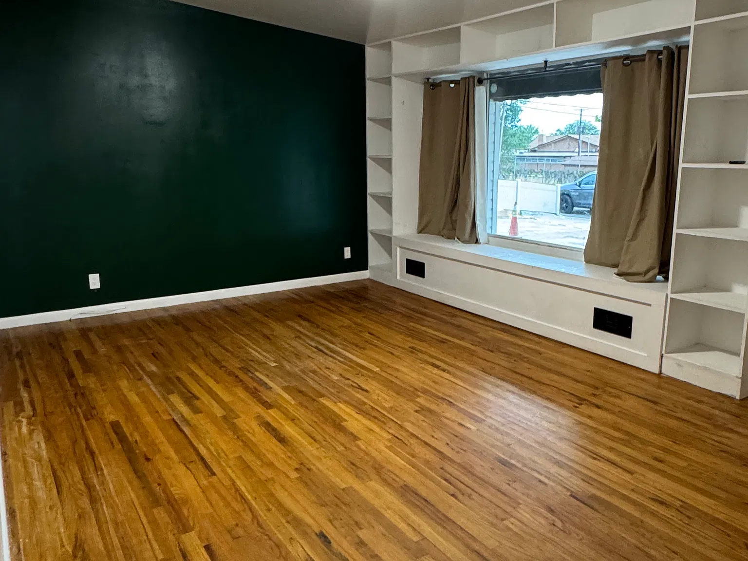 4 bed, 2300 sqft, $2,400 — Photo 3